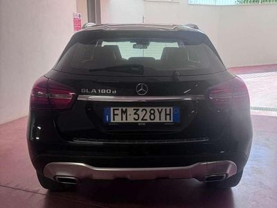 Usata Mercedes GLA180 109 CV (80 kW) 2017 Nero SUV
