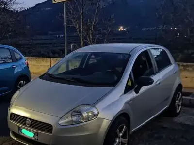 Usata Fiat Grande Punto Emotion 120 CV (88 kW) 2007 Grigio Utilitaria