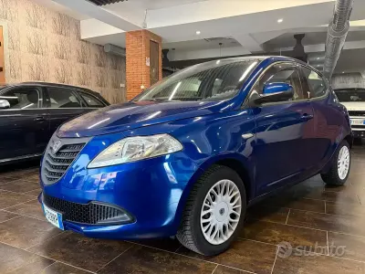 Usata Lancia Ypsilon Platinum 69 CV (50 kW) 2014 Bluazzurro Utilitaria