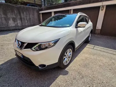 Usata Nissan Qashqai Acenta Premium 116 CV (85 kW) 2014 Giallo SUV