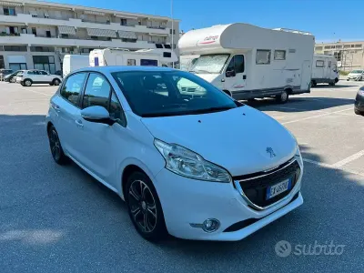 Usata Peugeot 208 82 CV (60 kW) 2014 Bianco Utilitaria