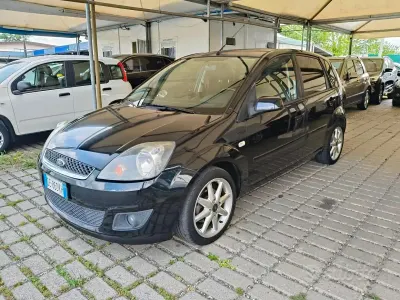 Usata Ford Fiesta Ghia 68 CV (50 kW) 2007 Nero Utilitaria