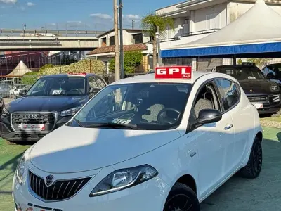 Usata Lancia Ypsilon Silver 69 CV (50 kW) 2022 Bianco Utilitaria