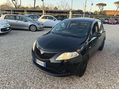 Usata Lancia Ypsilon Gold 69 CV (50 kW) 2018 Nero Utilitaria