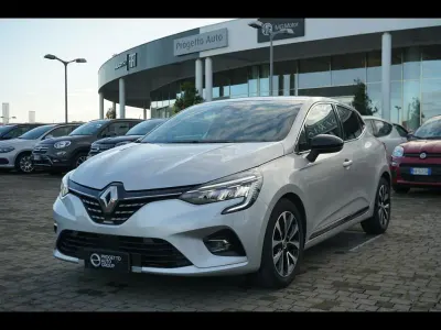 Usata Renault Clio Intens 101 CV (74 kW) 2022 Grigio Utilitaria