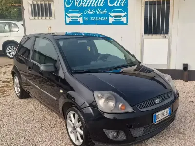 Begagnad Ford Fiesta Ghia 75 HK (55 kW) 2007 Svart Halvkombi