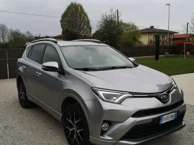 Usata Toyota RAV4 Hybrid 155 CV (114 kW) 2017 SUV