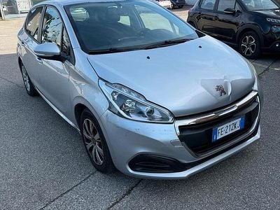 Usata Peugeot 208 Allure 75 CV (55 kW) 2016 Utilitaria