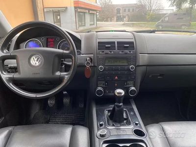 Usata VW Touareg R 174 CV (127 kW) 2004 Grigio SUV