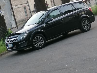 Usata Opel Astra 101 CV (74 kW) 2010 Nero Station wagon