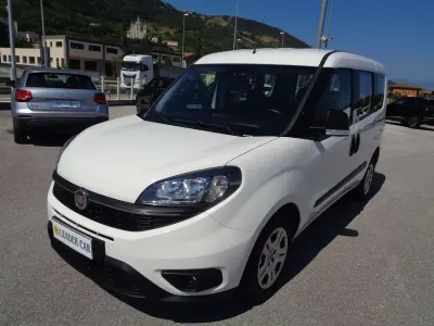 Usata Fiat Doblò Lounge 105 CV (77 kW) 2022 Bianco Monovolume