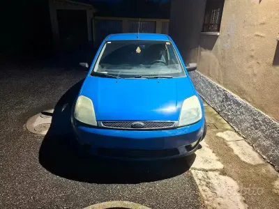 Usata Ford Fiesta Ambiente 75 CV (55 kW) 2003 Blu Utilitaria