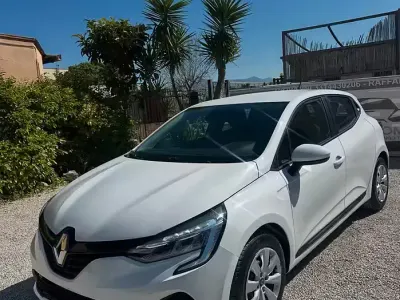 Usata Renault Clio V Intens 101 CV (74 kW) 2020 Bianco Berlina