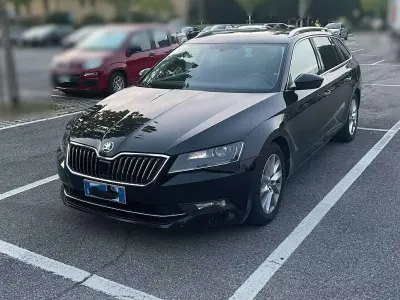 Usata Skoda Superb Executive 120 CV (88 kW) 2019 Nero Station wagon