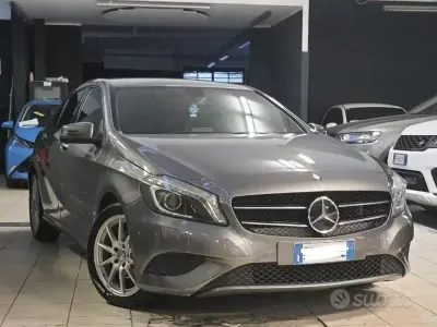 Usata Mercedes A180 109 CV (80 kW) 2015 Grigio Berlina