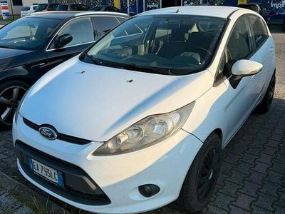 Usata Ford Fiesta 96 CV (70 kW) 2010 Bianco Utilitaria