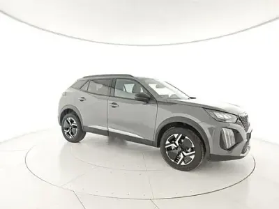 Usata Peugeot 2008 Allure 101 CV (74 kW) 2024 Grigio SUV