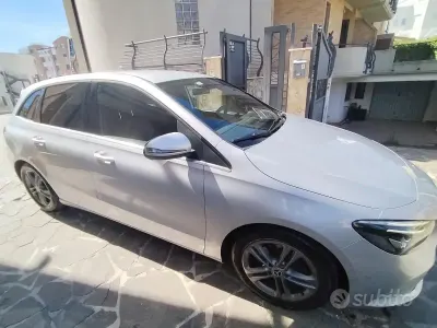 Usata Mercedes B180 Business 136 CV (100 kW) 2019 Grigio Utilitaria