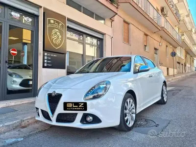 Usata Alfa Romeo Giulietta Exclusive 105 CV (77 kW) 2015 Bianco Utilitaria