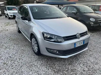 Käytetty VW Polo 75 HP (55 kW) 2010 Harmaa Viistoperä