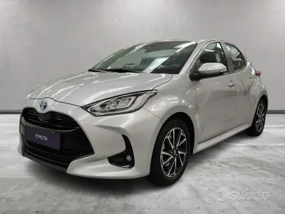 Usata Toyota Yaris Hybrid Style 92 CV (67 kW) 2023 Grigio Berlina