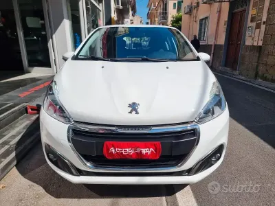 Usata Peugeot 208 Active 83 CV (61 kW) 2019 Bianco Utilitaria