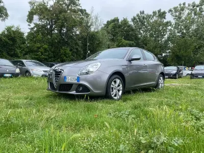 Usata Alfa Romeo Giulietta Distinctive 120 CV (88 kW) 2011 Grigio Utilitaria