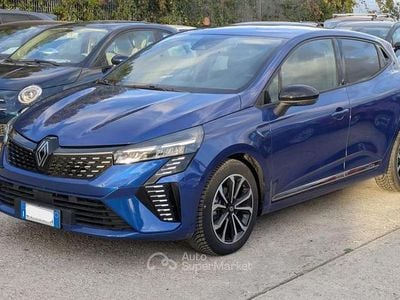 Usata Renault Clio V Techno 90 CV (66 kW) 2024 Blu Berlina
