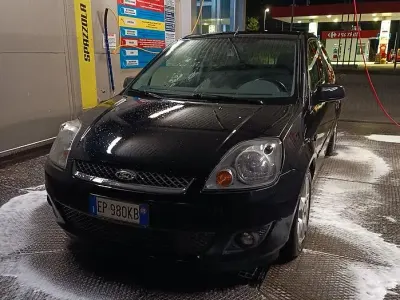 Usata Ford Fiesta Ghia 68 CV (50 kW) 2008 Nero Utilitaria