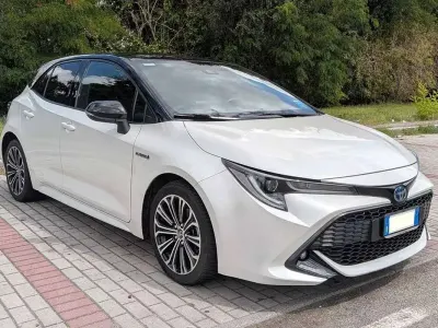 Usata Toyota Corolla Style 98 CV (72 kW) 2019 Bianco Berlina