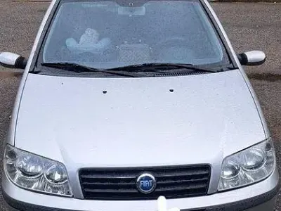 Usata Fiat Punto 80 CV (58 kW) 2004 Grigio Utilitaria