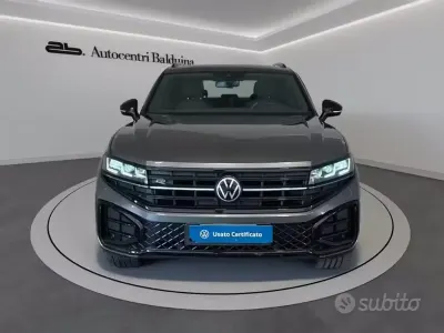 Usata VW Touareg R-line 231 CV (169 kW) 2024 Silizium grey metallizzato SUV