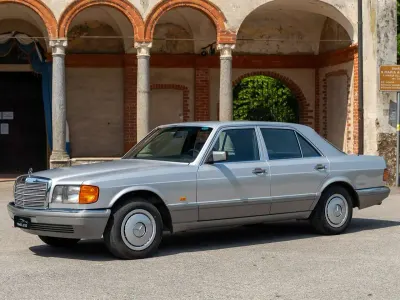 Usata Mercedes S300 SE 188 CV (138 kW) 1986 Grigio Berlina