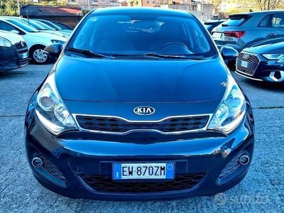 Usata Kia Rio Active 75 CV (55 kW) 2014 Grigio Berlina