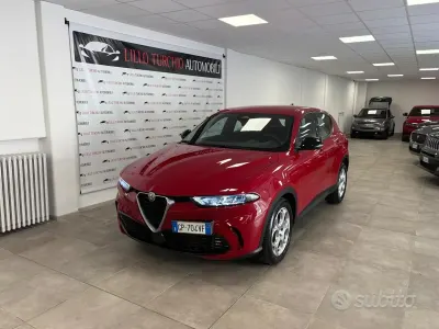 Begagnad Alfa Romeo Tonale Super 131 HK (96 kW) 2023 Röd SUV