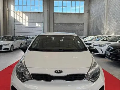 Usata Kia Rio LX 86 CV (63 kW) 2012 Bianco Berlina