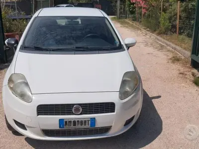 Usata Fiat Grande Punto 77 CV (56 kW) 2009 Bianco Utilitaria