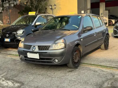 Usata Renault Clio II Authentique 58 CV (42 kW) 2004 Grigio Berlina