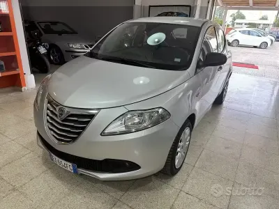 Usata Lancia Ypsilon 95 CV (69 kW) 2015 Grigio Utilitaria