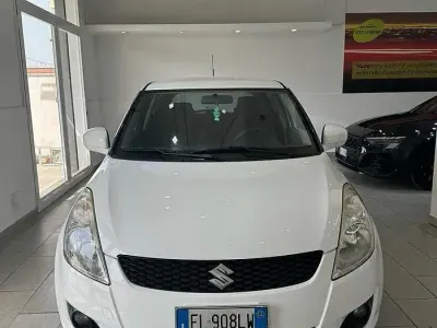 Usata Suzuki Swift 94 CV (69 kW) 2012 Bianco Utilitaria