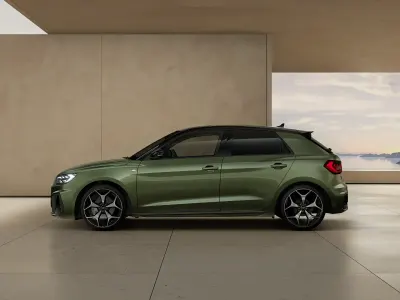 Nuova Audi A1 Sportback Ambiente 116 CV (85 kW) 2026 Verde district metallizzato Utilitaria