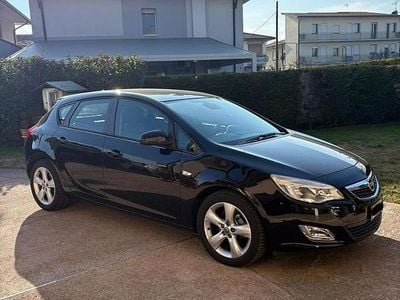 Usata Opel Astra 115 CV (84 kW) 2010 Nero Berlina