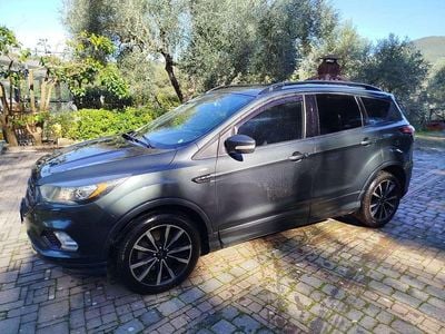 Usata Ford Kuga ST-Line 150 CV (110 kW) 2017 Verde SUV