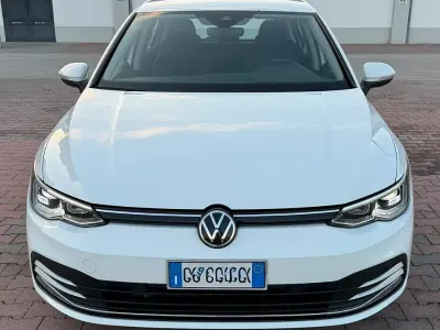 Käytetty VW Golf VII Style 116 HP (85 kW) 2020 Valkoinen Sedan