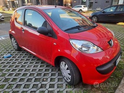 Usata Peugeot 107 68 CV (50 kW) 2009 Rosso Utilitaria