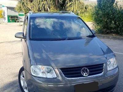 Usata VW Touran 140 CV (102 kW) 2005 Grigio Monovolume