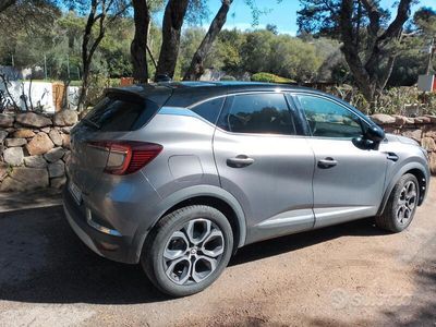 Usata Renault Captur 101 CV (74 kW) 2023 Grigio SUV