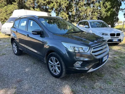 Usata Ford Kuga 120 CV (88 kW) 2018 Grigio SUV