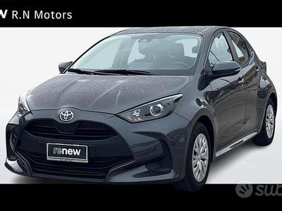 Usata Toyota Yaris Active 72 CV (52 kW) 2022 Grigio Berlina