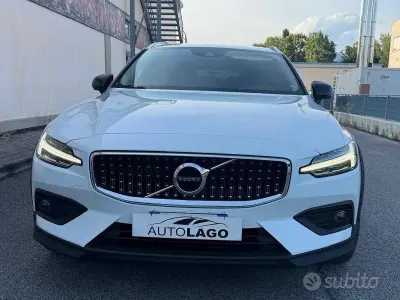 Usata Volvo V60 CC Business Edition 190 CV (139 kW) 2019 Bianco Station wagon